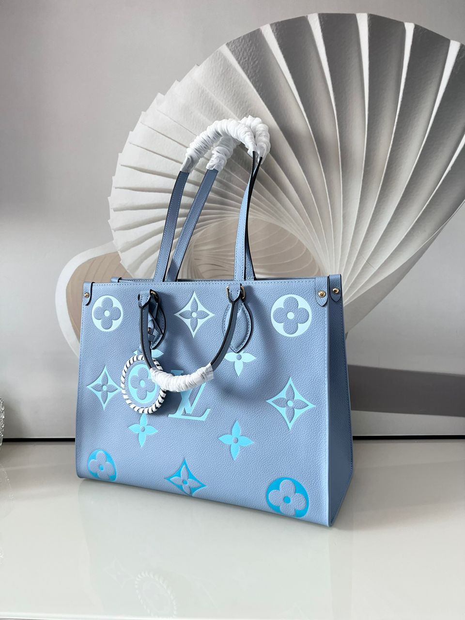 Top Quality OnTheGo MM Monogram Empreinte Summer Blue For By The Pool Collection, Women Handbags, Tote Bags 13.8in/35cm Top Quality M45718