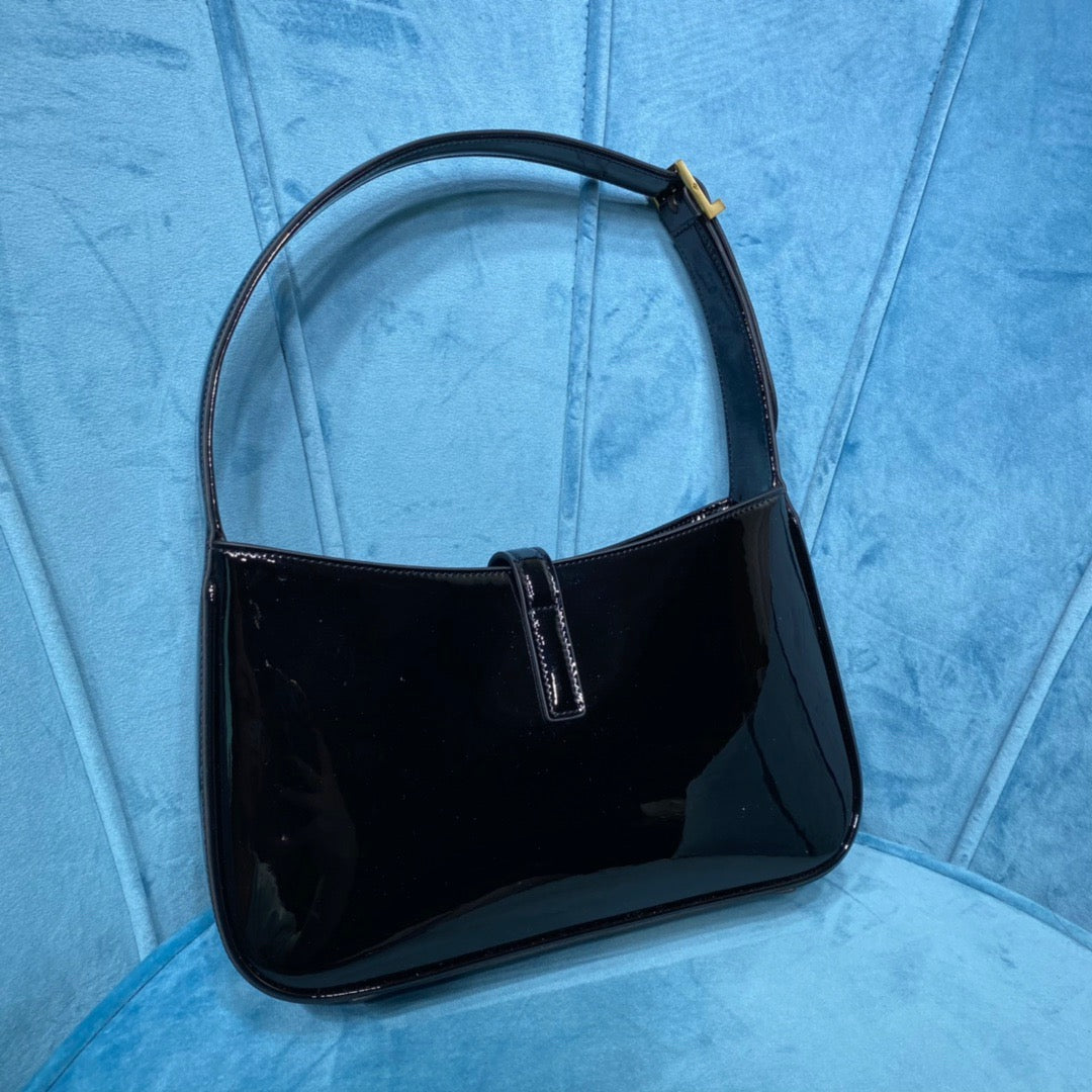 Top Quality Le 5 À 7 Hobo Bag In Smooth Noir For Women 9in/23cm YSL 6572280UF0W1000