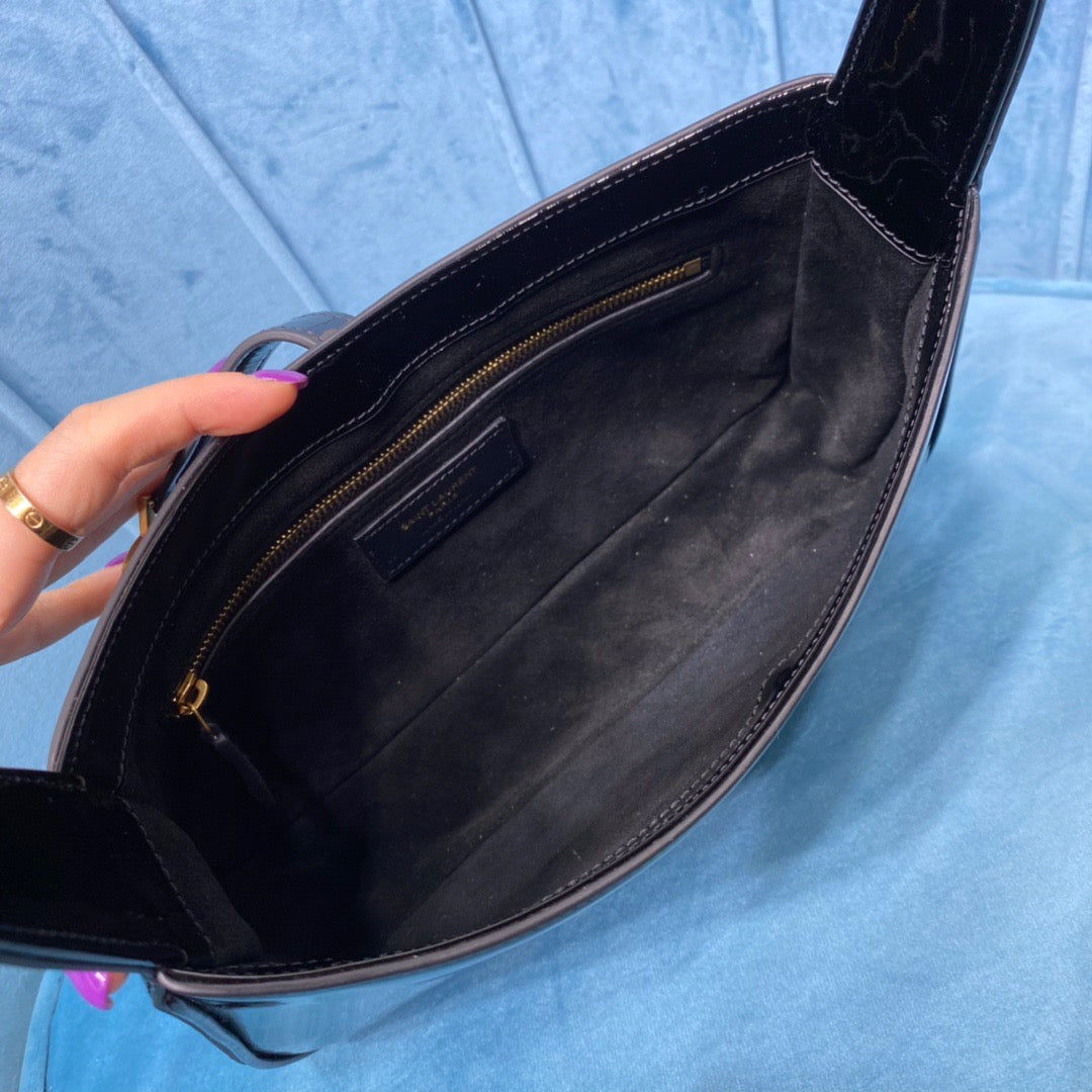 Top Quality Le 5 À 7 Hobo Bag In Smooth Noir For Women 9in/23cm YSL 6572280UF0W1000