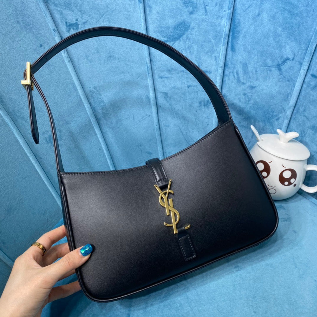 Top Quality Le 5 À 7 Hobo Bag In Smooth Black For Women 9in/23cm YSL 6572282R20W1000