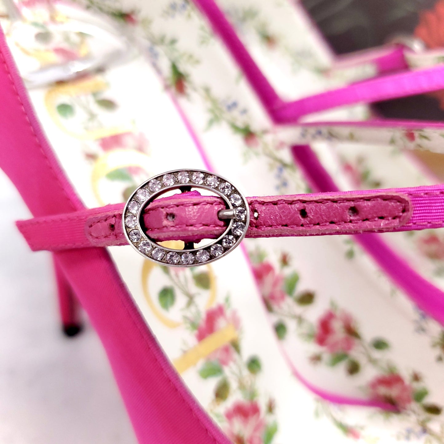 GUCCI PINK HEELS - SIZE 38.5