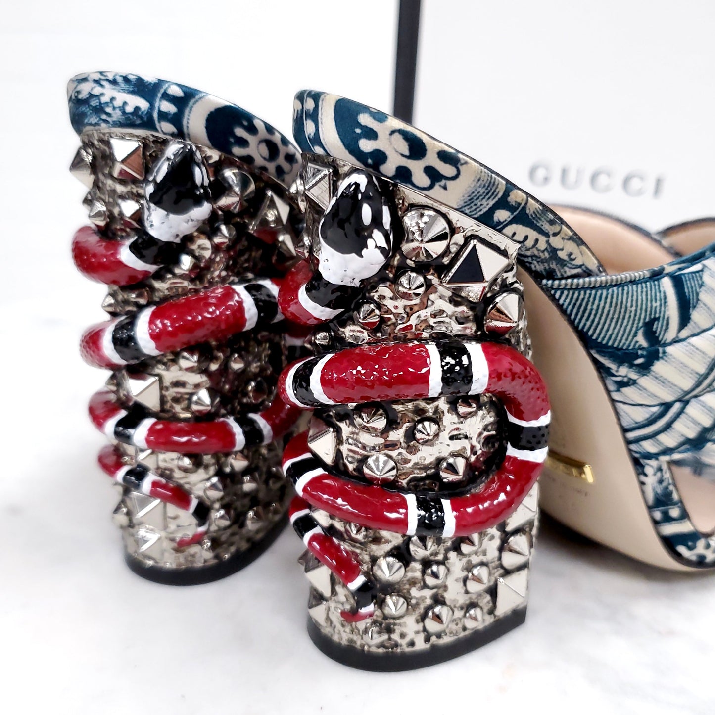 GUCCI BLUE HEELS WITH SNAKE - SIZE 34